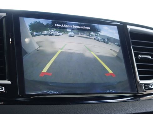 Used 2022 Chrysler Pacifica Touring-L FWD image 16