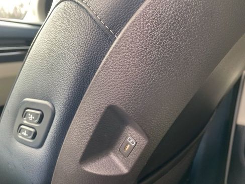 Used 2025 Kia Carnival SX Prestige image 24