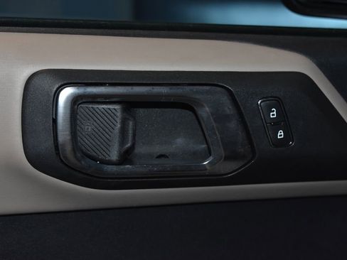 Used 2022 Ford Bronco Wildtrak image 5