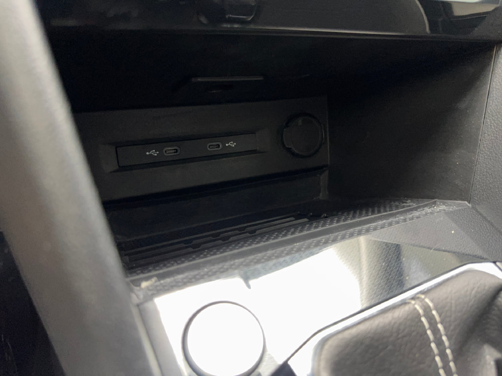 Used 2025 Volkswagen Taos SE FWD image 69