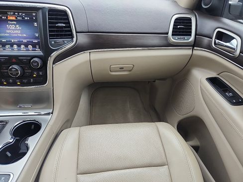Used 2017 Jeep Grand Cherokee Overland image 11
