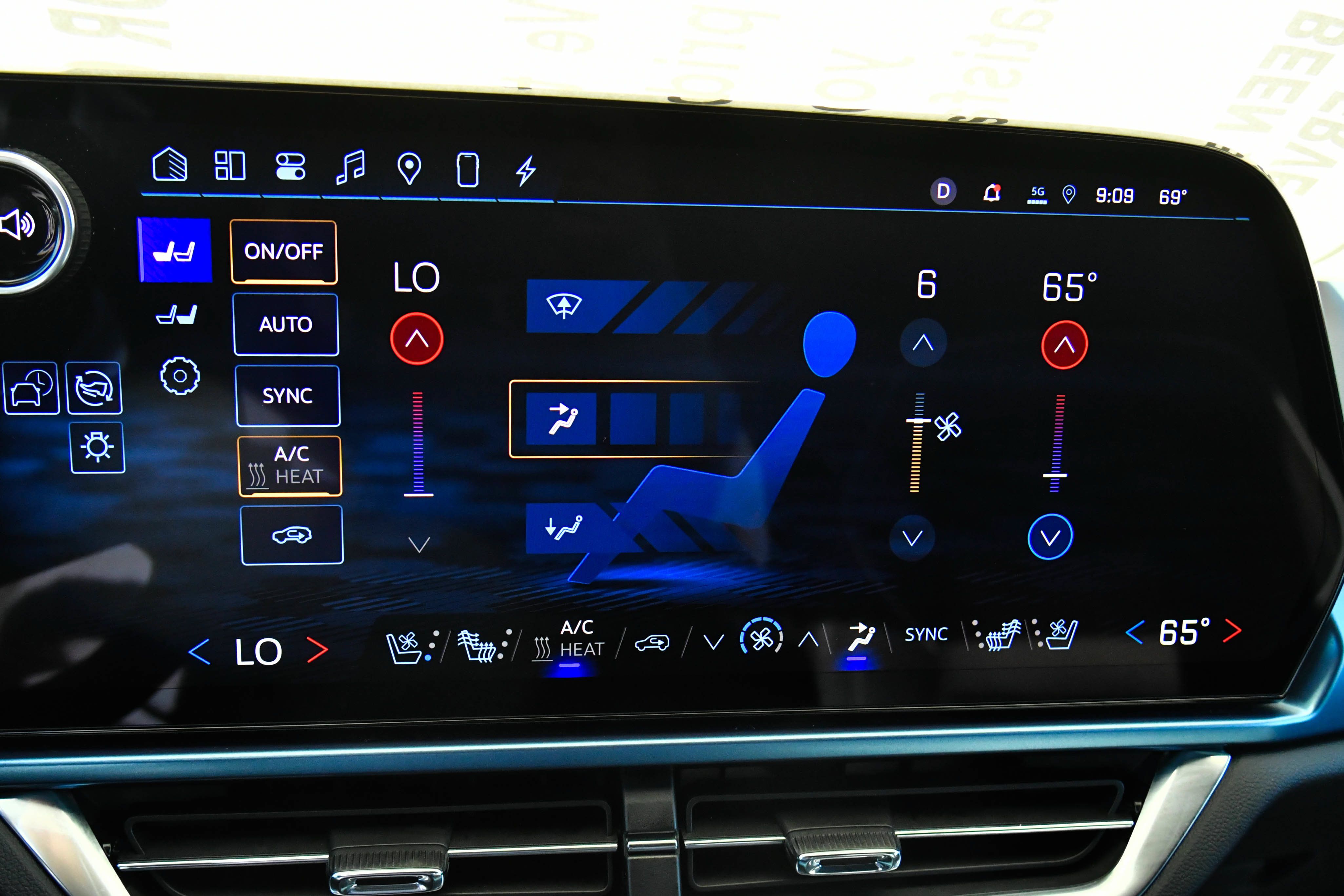Used 2024 Chevrolet Equinox EV LT FWD image 32