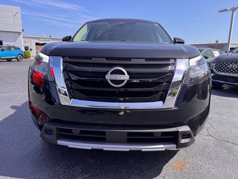 Used 2025 Nissan Pathfinder Platinum FWD image 8