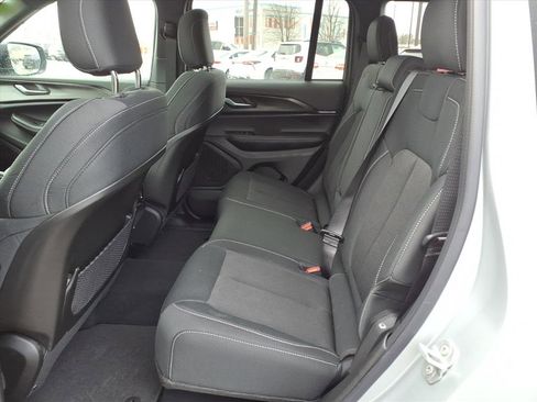 Used 2025 Jeep Grand Cherokee Laredo X w/ Luxury Tech Group I image 24