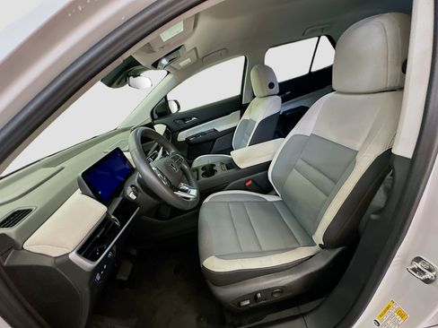 Used 2025 Honda Prologue EX image 13