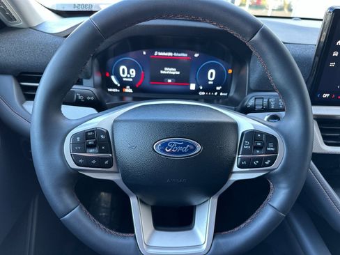 Used 2025 Ford Explorer Active image 24