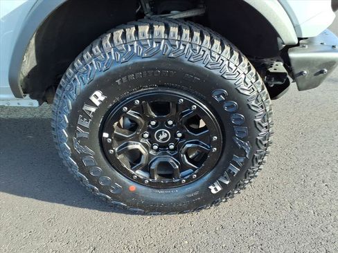 Used 2022 Ford Bronco Wildtrak image 9