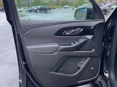 Used 2023 Chevrolet Traverse RS image 18