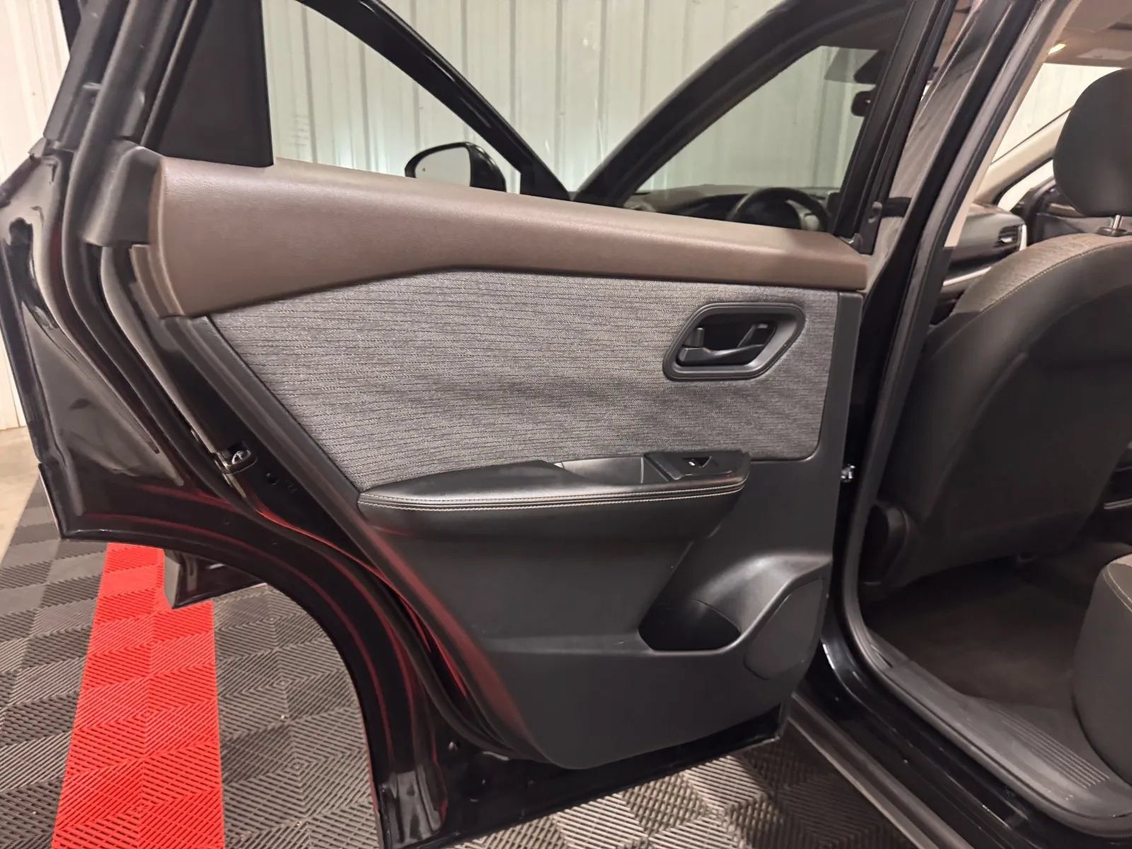 Used 2021 Nissan Rogue S AWD/4WD image 35