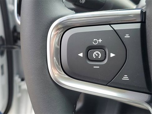 Used 2025 Volvo XC40 B5 Plus w/ Protection Package Premier image 10