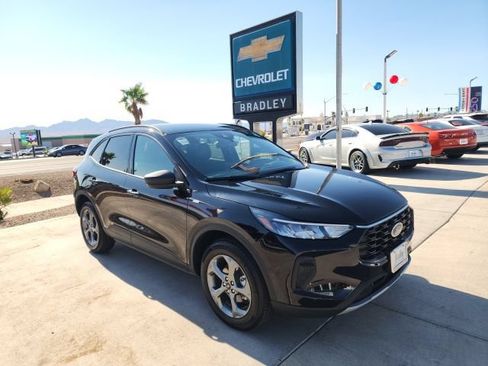 Used 2025 Ford Escape ST-Line AWD/4WD image 1