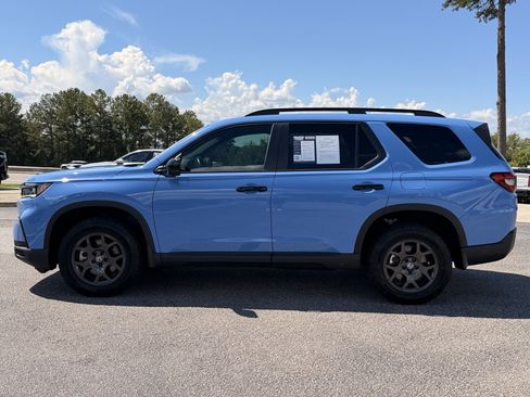 Used 2025 Honda Pilot TrailSport image 9