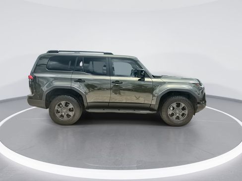 Used 2024 Lexus GX 550 AWD/4WD image 9
