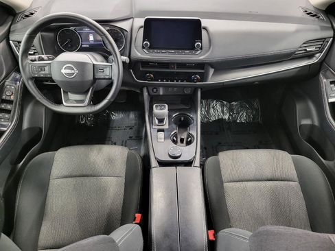 Used 2025 Nissan Rogue SV image 6