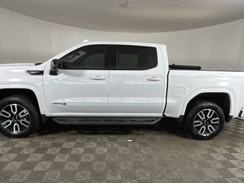Used 2025 GMC Sierra 1500 AT4 w/ AT4 Premium Package AWD/4WD image 5