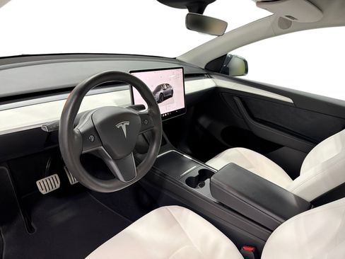 Certified 2023 Tesla Model Y Performance AWD/4WD image 9
