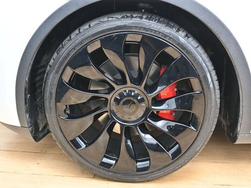 Used 2023 Tesla Model Y Performance AWD/4WD image 11