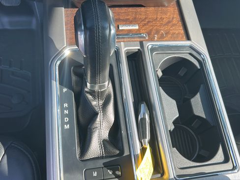 Used 2017 Ford F150 Platinum w/ Equipment Group 701A Luxury AWD/4WD image 19