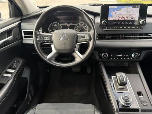 Used 2024 Mitsubishi Outlander SE AWD/4WD image 15