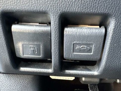 Used 2020 Toyota RAV4 LE w/ All Weather Liner Package AWD/4WD image 30