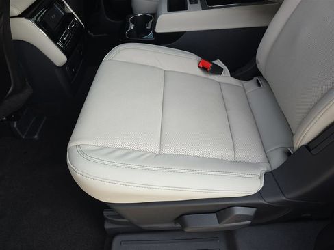 New 2025 Lincoln Aviator Reserve w/ Luxury Package image 17