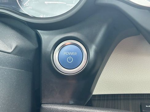 Used 2023 Toyota Sienna Platinum FWD image 33