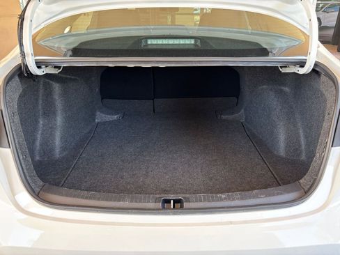 Used 2025 Toyota Corolla LE image 29
