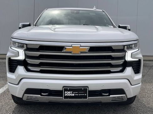 Used 2023 Chevrolet Silverado 1500 High Country w/ Technology Package AWD/4WD image 10