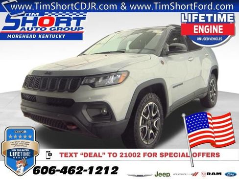 Used 2025 Jeep Compass Trailhawk image 1
