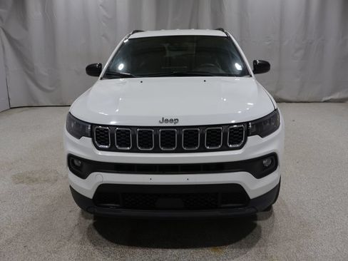 Used 2024 Jeep Compass Latitude AWD/4WD image 8