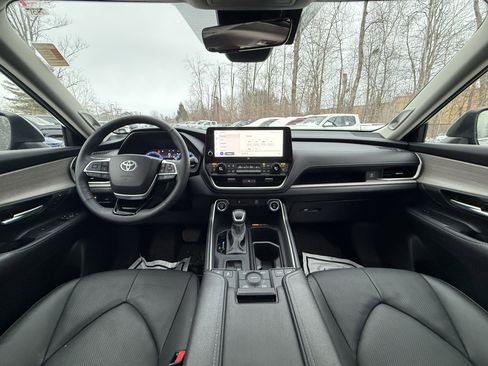 Used 2024 Toyota Grand Highlander Limited image 2