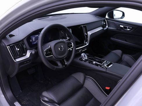 Used 2024 Volvo S60 T8 Ultimate image 9