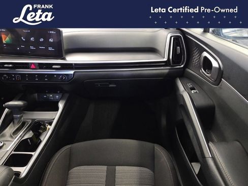 Used 2025 Kia Sorento LX FWD image 19