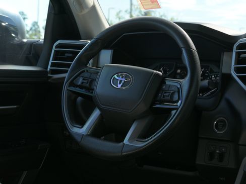 Used 2022 Toyota Tundra SR5 w/ SR5 Convenience Package AWD/4WD image 17