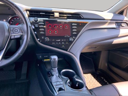 Used 2019 Toyota Camry XSE FWD image 7
