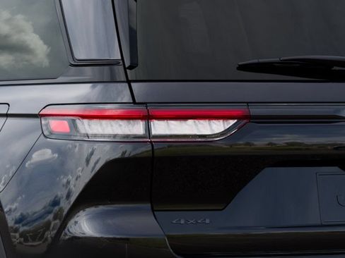 New 2025 Jeep Grand Cherokee Limited w/ Luxury Tech Group II AWD/4WD image 10