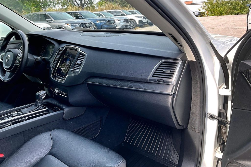 Used 2020 Volvo XC90 T6 Momentum AWD/4WD image 19