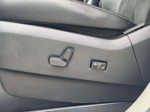Used 2019 Dodge Grand Caravan SXT FWD image 15