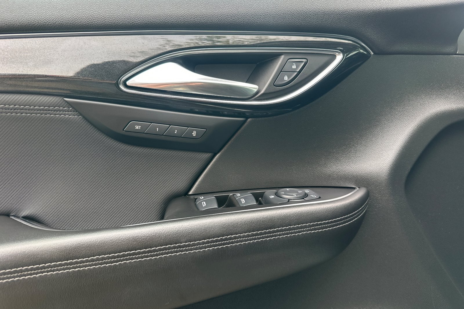 Used 2024 Buick Envision Preferred AWD/4WD image 11