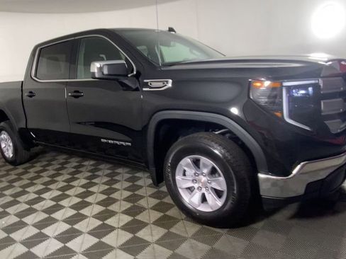 New 2026 GMC Sierra 1500 SLE image 3