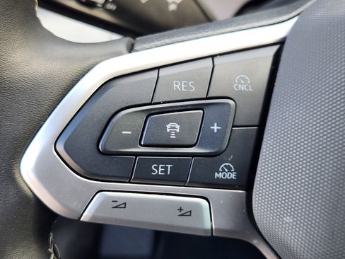 Certified 2025 Volkswagen Tiguan SE w/ Panoramic Sunroof Package image 21