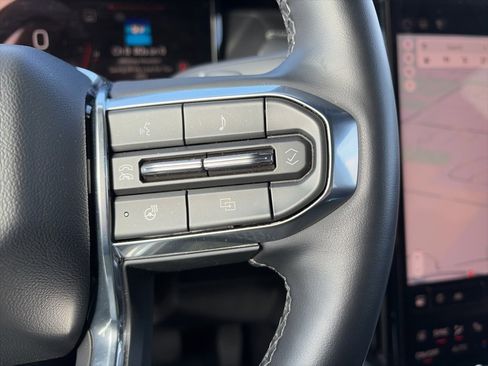 Used 2025 GMC Acadia Elevation image 23