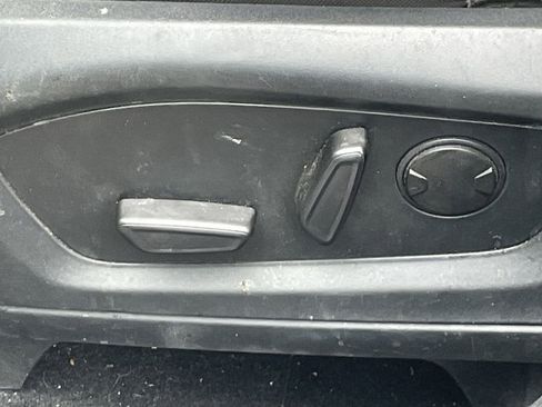 Used 2021 Ford Explorer XLT image 12