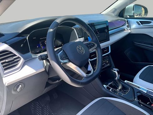 New 2026 Volkswagen Taos SE FWD image 8