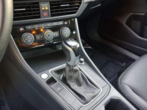Used 2024 Volkswagen Jetta SE FWD image 23