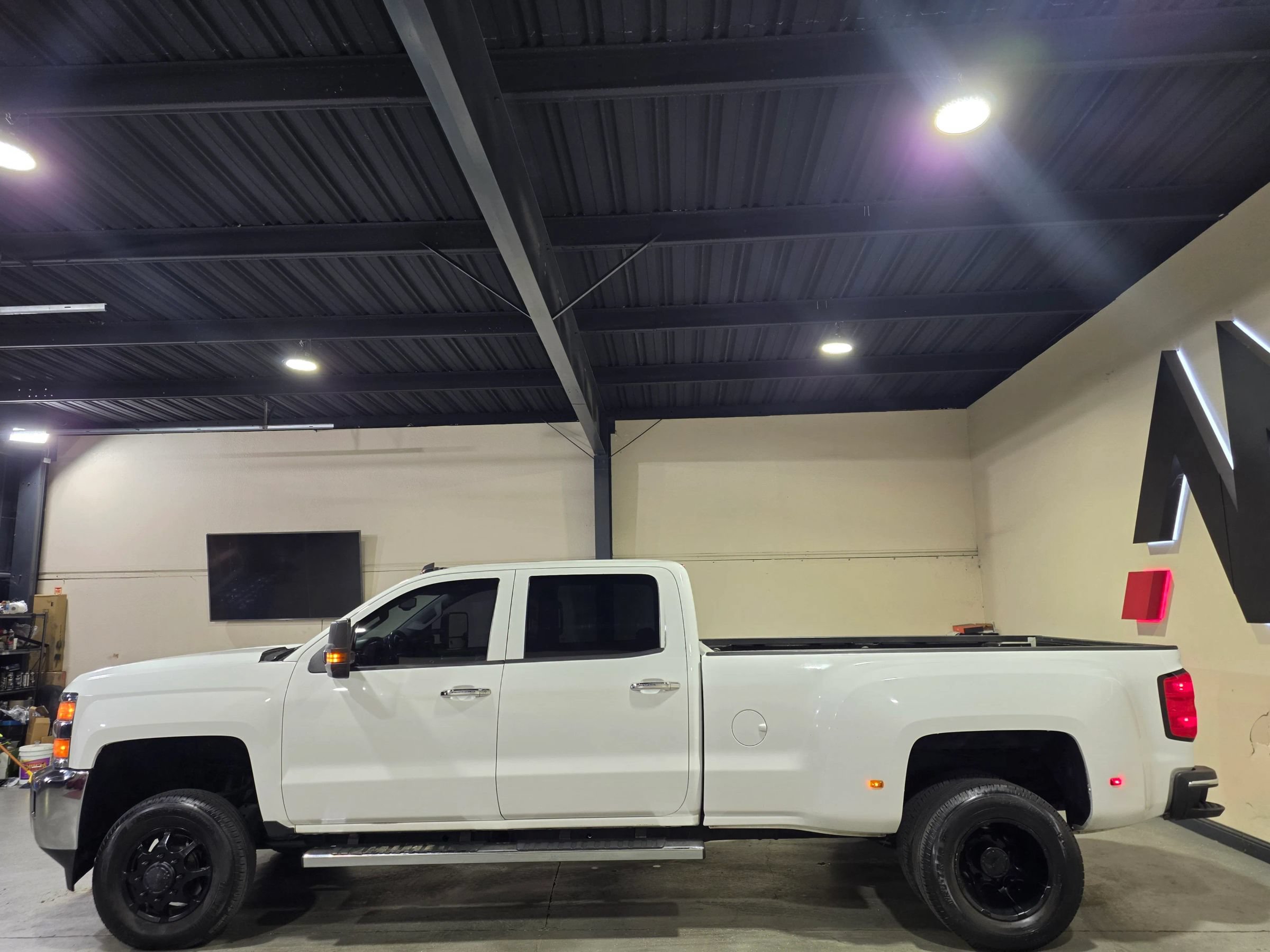 Used 2015 Chevrolet Silverado 3500 LTZ AWD/4WD image 5