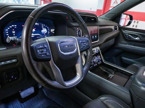 Used 2022 GMC Yukon Denali w/ Denali Premium Package image 12
