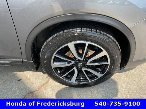 Used 2017 Nissan Rogue SL w/ SL Premium Package AWD/4WD image 13