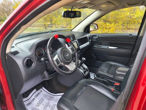 Used 2017 Jeep Compass Latitude image 3