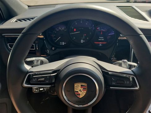 Used 2025 Porsche Macan image 34